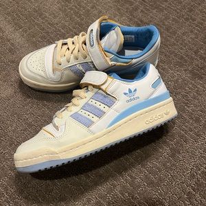 Adidas forum low shoes
